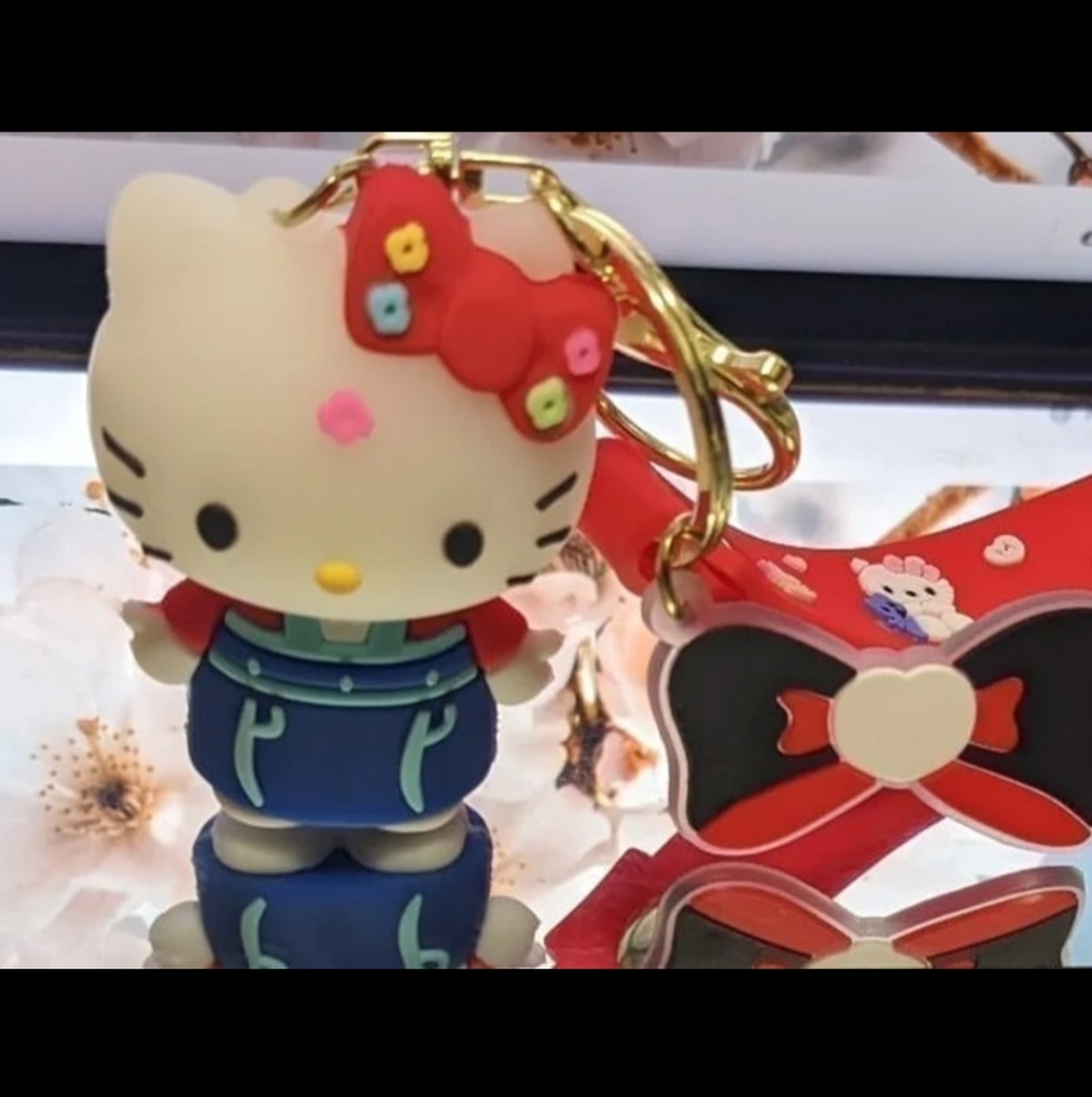 Hello kitty keychain - Picture 3 of 4